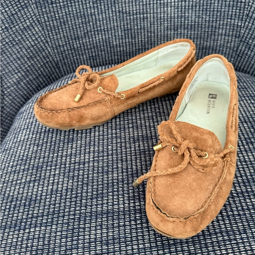 White Mountain ‘Surf’ Suede Moccasins - Picture 6 of 11